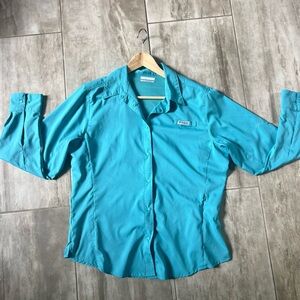 Columbia women’s PFG Long Sleeve Shirt, size L, light turquoise/aqua color